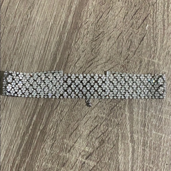 Chocker - Picture 1 of 4